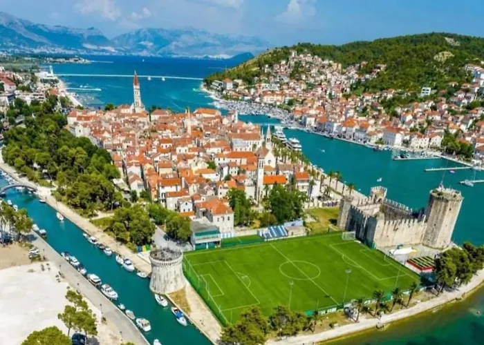 アパート Luxury In Apartmant Drago トロギール